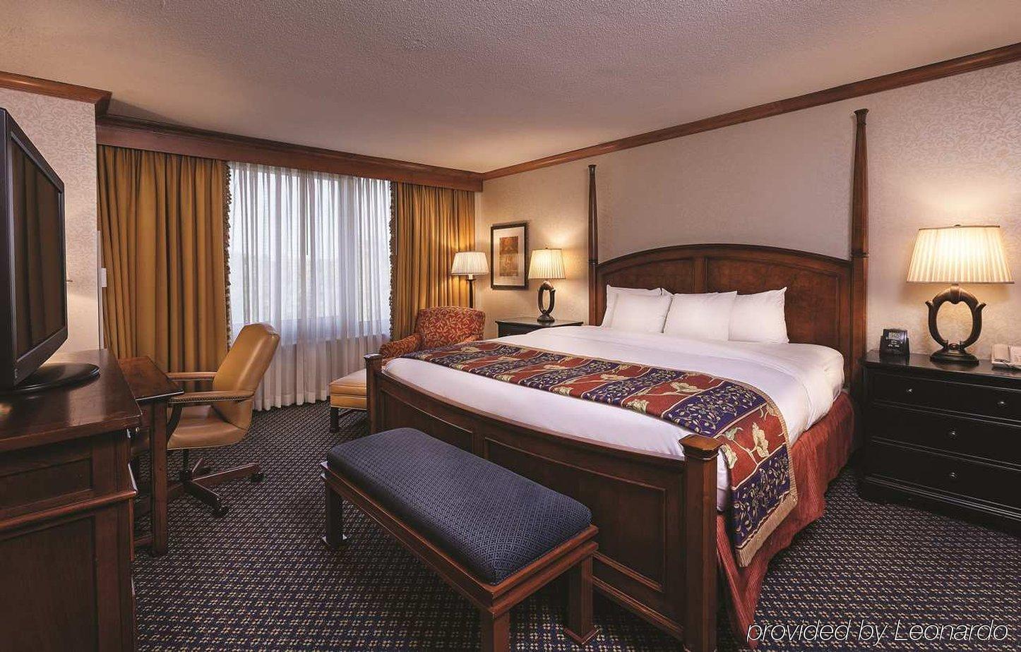 Doubletree By Hilton Chicago - Oak Brook Hotel Room photo